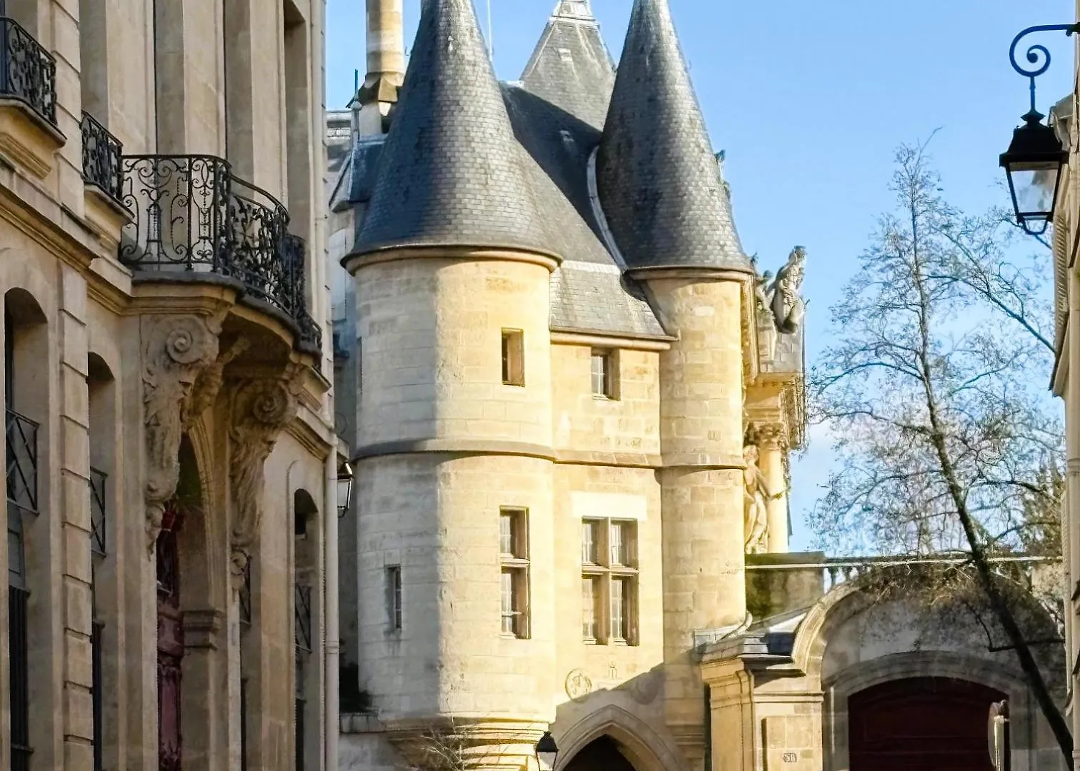 Апартаменты La Galerie Des Archives-unique And Elegant Gem-marais *
